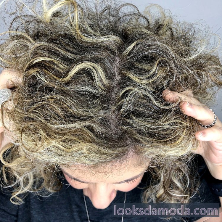Hair Stylist Sandra Zapalá : “Cabelos grisalhos e 100% brancos são os novos hit’s que chegaram para ficar”