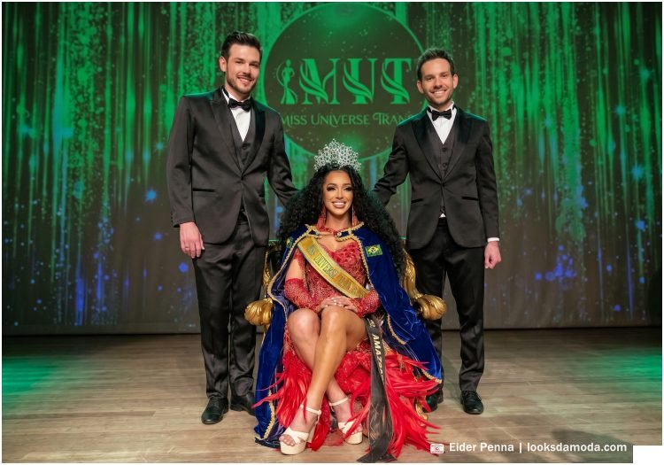 Miss Universe Trans Brasil 2025, Stephany Fonttine, com os Diretores Fabiano Biazon e Mateus Ahlert - looksdamoda.com